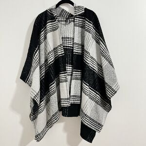 Express Plaid Hooded Poncho One Size Black White Lines Cottage Country Travel